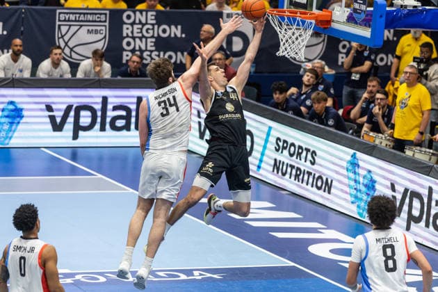 GER, ENBL VIMODROM Final 4, Semi-Final 2, SYNTAINICS MBC Manchester Basketball 22 04 2026, Stadthalle, Weißenfels, GER, ENBL VIMODROM Final 4, Semi-Final 2, SYNTAINICS MBC Manchester Basketball Jure Planinic Syntainics MBC, 44 , Matthew Nicholson Manchester Basketball, 34 Â Photo Alexander Trienitz Weißenfels Stadthalle Sachsen Anhalt Germany