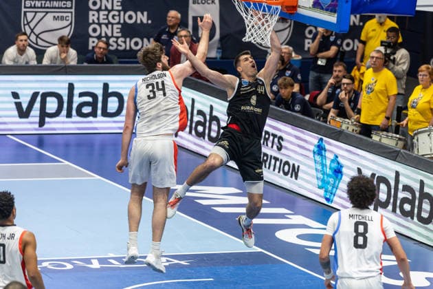 GER, ENBL VIMODROM Final 4, Semi-Final 2, SYNTAINICS MBC Manchester Basketball 22 04 2026, Stadthalle, Weißenfels, GER, ENBL VIMODROM Final 4, Semi-Final 2, SYNTAINICS MBC Manchester Basketball Jure Planinic Syntainics MBC, 44 , Matthew Nicholson Manchester Basketball, 34 Â Photo Alexander Trienitz Weißenfels Stadthalle Sachsen Anhalt Germany