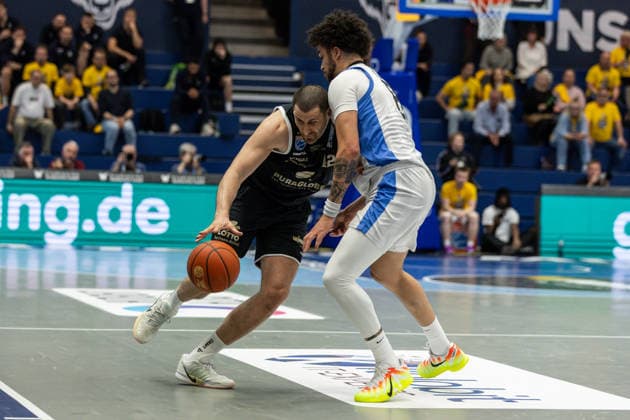 GER, ENBL VIMODROM Final 4, Semi-Final 2, SYNTAINICS MBC Manchester Basketball 22 04 2026, Stadthalle, Weißenfels, GER, ENBL VIMODROM Final 4, Semi-Final 2, SYNTAINICS MBC Manchester Basketball Nemanja Djurisic Syntainics MBC, 42 , DJ Mitchell Manchester Basketball, 8 Â Photo Alexander Trienitz Weißenfels Stadthalle Sachsen Anhalt Germany