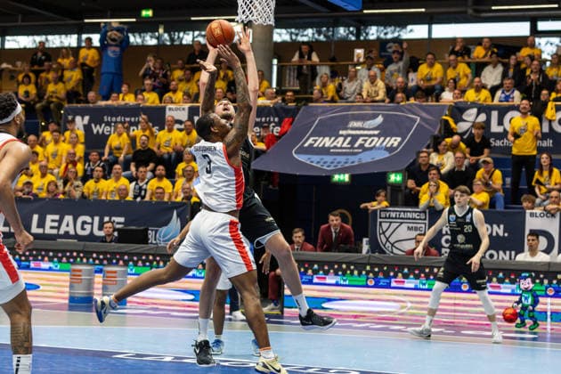 GER, ENBL VIMODROM Final 4, Semifinal 2, SYNTAINICS MBC Manchester Basketball 22 04 2026, Stadthalle, Weißenfels, GER, ENBL VIMODROM Final 4, Semifinal 2, SYNTAINICS MBC Manchester Basketball Kresimir Nikic Syntainics MBC, 9 , Gabe Osabuohien Manchester Basketball, 3 Â Photo Alexander Trienitz Weißenfels Stadthalle Sachsen Anhalt Germany