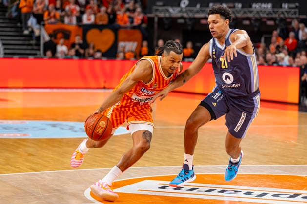easyCredit BBL Ratiopharm Ulm vs Alba Berlin 22 04 2026 Ulm, GERMANY 22 April 2026 Nelson Weidemann Ratiopharm Ulm, 0 vs Michael Rataj Alba Berlin, 21 during the match between Ratiopharm Ulm and Alba Berlin on matchday 33 of the easyCredit BBL at the ratiopharm Arena Ulm Copyright: xBEAUTIFULxSPORTS Steinx