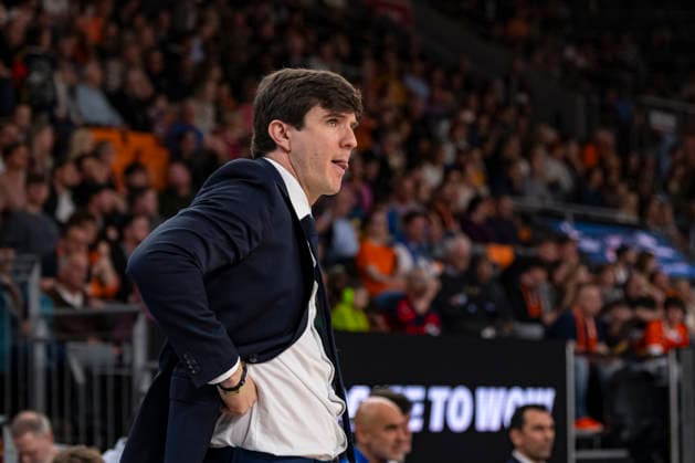 easyCredit BBL Ratiopharm Ulm vs Alba Berlin 22 04 2026 Ulm, GERMANY 22 April 2026 Sebastian Trzcionka Alba Berlin, co-coach on the sideline during the match between Ratiopharm Ulm and Alba Berlin on matchday 33 of the easyCredit BBL at the ratiopharm Arena Ulm Copyright: xBEAUTIFULxSPORTS Steinx