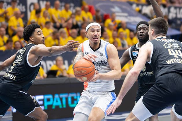 Marcus Foster MBC, 5 , Max Jones MCR, 2 , Jure Planinic MBC, 44 , Syntainics MBC vs Manchester Basketball, European North Basketball League, Final Four, Semi-Final 2025 26, Germany England, 22 04 2026 Weissenfels Stadthalle Sachsen Anhalt Germany