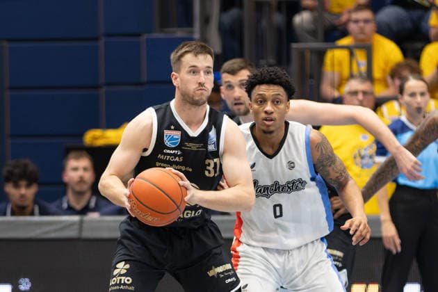 Spencer Reaves MBC, 31 , Pjay Smith JR MCR, 0 , Syntainics MBC vs Manchester Basketball, European North Basketball League, Final Four, Semi-Final 2025 26, Germany England, 22 04 2026 Weissenfels Stadthalle Sachsen Anhalt Germany