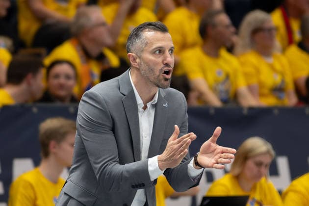 Matthew Otten MCR, Head Coach , Syntainics MBC vs Manchester Basketball, European North Basketball League, Final Four, Semi-Final 2025 26, Germany England, 22 04 2026 Weissenfels Stadthalle Sachsen Anhalt Germany