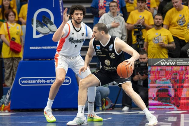 DJ Mitchell MCR, 8 , Nemanja Djurisic MBC, 42 , Syntainics MBC vs Manchester Basketball, European North Basketball League, Final Four, Semi-Final 2025 26, Germany England, 22 04 2026 Weissenfels Stadthalle Sachsen Anhalt Germany