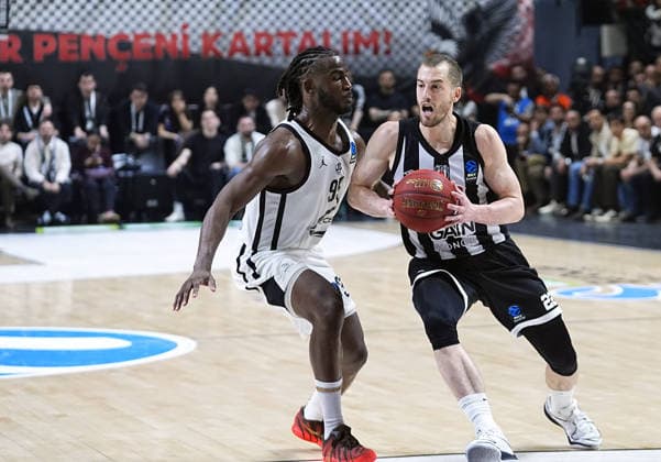 Besiktas GAIN v Cosea JL Bourg - BKT EuroCup ISTANBUL, TURKIYE - APRIL 22: Matt Thomas of Besiktas GAIN and Adam Mokoka of Cosea JL Bourg in action during the BKT EuroCup Week 17 basketball match between Besiktas GAIN and Cosea JL Bourg at the Besiktas GAIN Sports Complex in Istanbul, Turkiye on April 22, 2026. Esra Bilgin Anadolu Istanbul Turkey. Editorial use only. Please get in touch for any other usage.  Copyright: x2026xAnadoluxEsraxBilginx