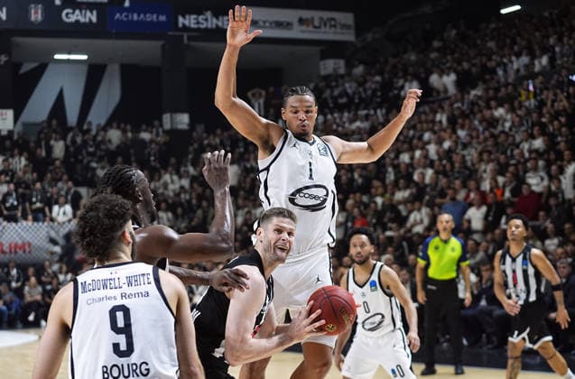 Besiktas GAIN v Cosea JL Bourg - BKT EuroCup ISTANBUL, TURKIYE - APRIL 22: Conor Morgan of Besiktas GAIN and Tre Mitchell of Cosea JL Bourg in action during the BKT EuroCup Week 17 basketball match between Besiktas GAIN and Cosea JL Bourg at the Besiktas GAIN Sports Complex in Istanbul, Turkiye on April 22, 2026. Esra Bilgin Anadolu Istanbul Turkey. Editorial use only. Please get in touch for any other usage.  Copyright: x2026xAnadoluxEsraxBilginx