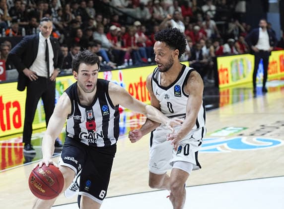 Besiktas GAIN v Cosea JL Bourg - BKT EuroCup ISTANBUL, TURKIYE - APRIL 22: Berk Ugurlu of Besiktas GAIN and Darius McGhee of Cosea JL Bourg in action during the BKT EuroCup Week 17 basketball match between Besiktas GAIN and Cosea JL Bourg at the Besiktas GAIN Sports Complex in Istanbul, Turkiye on April 22, 2026. Esra Bilgin Anadolu Istanbul Turkey. Editorial use only. Please get in touch for any other usage.  Copyright: x2026xAnadoluxEsraxBilginx