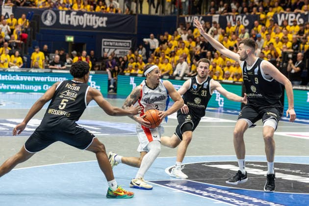GER, ENBL VIMODROM Final 4, Semi-Final 2, SYNTAINICS MBC Manchester Basketball 22 04 2026, Stadthalle, Weißenfels, GER, ENBL VIMODROM Final 4, Semi-Final 2, SYNTAINICS MBC Manchester Basketball Max Jones Manchester Basketball, 2 , Marcus Foster Syntainics MBC, 5 , Spencer Reaves Syntainics MBC, 31 , Kresimir Nikic Syntainics MBC, 9 Â Photo Alexander Trienitz Weißenfels Stadthalle Sachsen Anhalt Germany