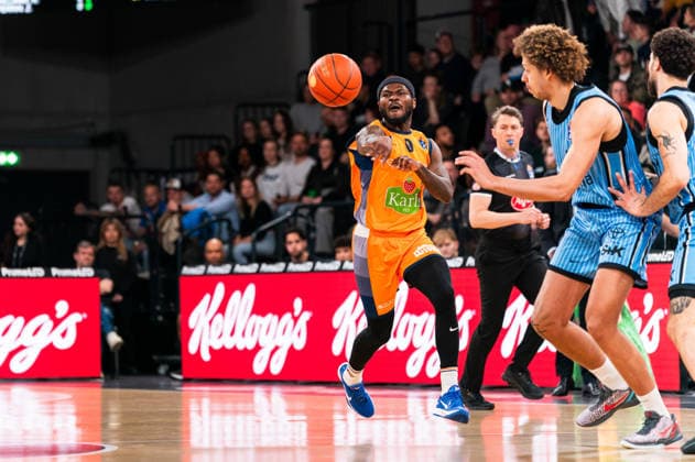 TJ Crockett Jr Rostock Seawolves, 0 Pass, GER, Veolia Towers Hamburg vs Rostock Seawolves, Basketball, Bundesliga, Matchday 13, Season 2025 2026, 22 04 2026 GER, Veolia Towers Hamburg vs Rostock Seawolves, Basketball, Bundesliga, Matchday 13, Season 2025 2026, 22 04 2026 Hamburg Copyright: xEibner-Pressefoto MaxxVincenx EP_MVN