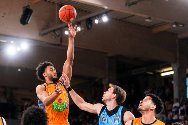 D Shawn Schwartz Rostock Seawolves, 5 on throw, GER, Veolia Towers Hamburg vs Rostock Seawolves, Basketball, Bundesliga, Matchday 13, Season 2025 2026, 22 04 2026 GER, Veolia Towers Hamburg vs Rostock Seawolves, Basketball, Bundesliga, Matchday 13, Season 2025 2026, 22 04 2026 Hamburg Copyright: xEibner-Pressefoto MaxxVincenx EP_MVN