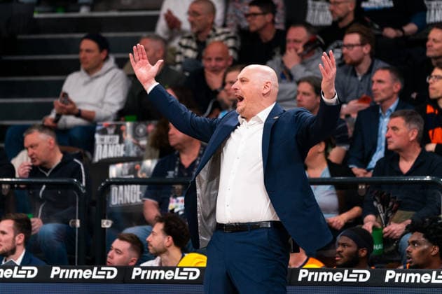 PrzemysÅaw Frasunkiewicz Rostock Seawolves, Coach emotions, GER, Veolia Towers Hamburg vs Rostock Seawolves, Basketball, Bundesliga, Matchday 13, Season 2025 2026, 22 04 2026 GER, Veolia Towers Hamburg vs Rostock Seawolves, Basketball, Bundesliga, Matchday 13, Season 2025 2026, 22 04 2026 Hamburg Copyright: xEibner-Pressefoto MaxxVincenx EP_MVN
