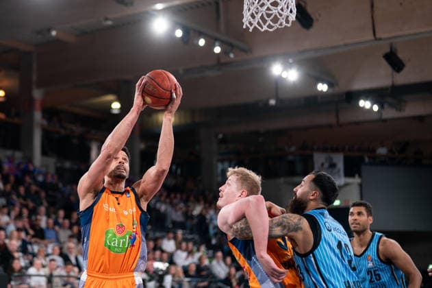 Dominic Lockhart Rostock Seawolves, 3 on lay-up, GER, Veolia Towers Hamburg vs Rostock Seawolves, Basketball, Bundesliga, Matchday 13, Season 2025 2026, 22 04 2026 GER, Veolia Towers Hamburg vs Rostock Seawolves, Basketball, Bundesliga, Matchday 13, Season 2025 2026, 22 04 2026 Hamburg Copyright: xEibner-Pressefoto MaxxVincenx EP_MVN