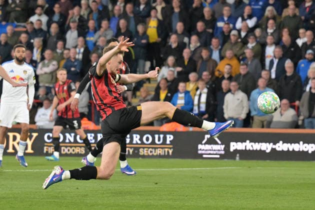 Bournemouth v Leeds United, Premier League David Brooks (7) of AFC Bournemouth is unable to get on the end off a cross during the Premier League match between Bournemouth and Leeds United at the Vitality Stadium, Bournemouth, UK on 22 April 2026. Bournemouth Vitality Stadium Dorset UK Editorial use only DataCo restrictions apply See www.football-dataco.com , Copyright: xGrahamxHuntx PSI-24147-0036