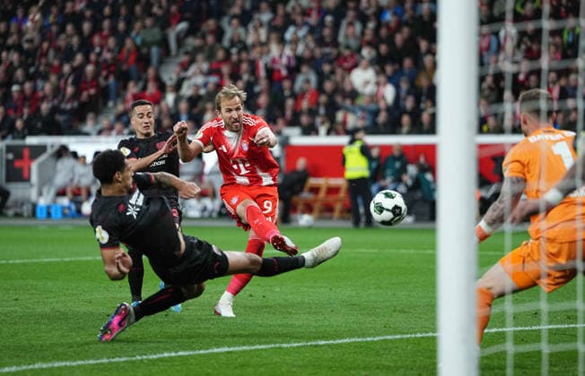 Harry Kane (Bayern Munich) scores and celebrates his teams first goal during Bayer 04 Leverkusen and FC Bayern München, Semifinal DFB-Pokal, at BayArena, Leverkusen, Germany on April 22, 2026. Thor Wegner DeFodi Images. (Photo by DeFodi Images) - *** Harry Kane Bayern Munich scores and celebrates his teams first goal during Bayer 04 Leverkusen and FC Bayern München, Semifinal DFB Pokal, at BayArena, Leverkusen, Germany on April 22, 2026 Thor Wegner DeFodi Images Photo by DeFodi Images