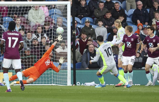 Burnley v Manchester City, FA Premier League 22.04.26 Burnley v Manchester City, FA Premier League Bradley Ormesher The Times Rayan Cherki of Manchester City effort saved by Martin Dubravka of Burnley  Copyright: xBradleyxOrmesherx NINTCHDBPICT001075437304