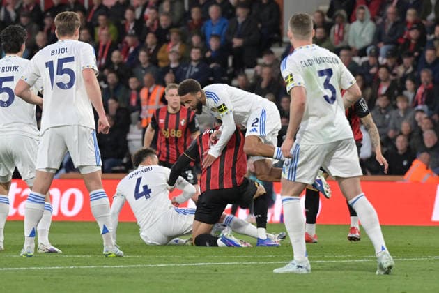 Bournemouth v Leeds United, Premier League Evanilson (9) of AFC Bournemouth battles for possession with Jayden Bogle (2) of Leeds United and Ethan Ampadu (4) of Leeds United during the Premier League match between Bournemouth and Leeds United at the Vitality Stadium, Bournemouth, UK on 22 April 2026. Bournemouth Vitality Stadium Dorset UK Editorial use only DataCo restrictions apply See www.football-dataco.com , Copyright: xGrahamxHuntx PSI-24147-0049