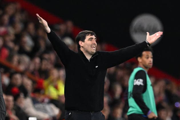 Bournemouth v Leeds United, Premier League AFC Bournemouth manager Andoni Iraola gestures during the Premier League match between Bournemouth and Leeds United at the Vitality Stadium, Bournemouth, UK on 22 April 2026. Bournemouth Vitality Stadium Dorset UK Editorial use only DataCo restrictions apply See www.football-dataco.com , Copyright: xGrahamxHuntx PSI-24147-0055
