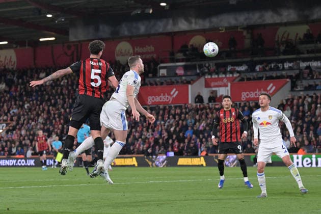 Bournemouth v Leeds United, Premier League Marcos Senesi (5) of AFC Bournemouth heads a shot at goal during the Premier League match between Bournemouth and Leeds United at the Vitality Stadium, Bournemouth, UK on 22 April 2026. Bournemouth Vitality Stadium Dorset UK Editorial use only DataCo restrictions apply See www.football-dataco.com , Copyright: xGrahamxHuntx PSI-24147-0057