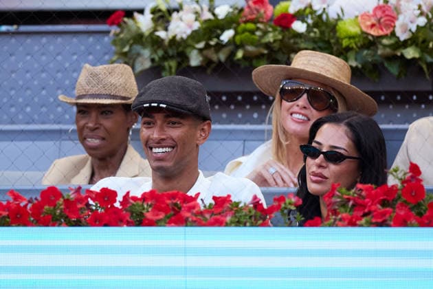 Mutua Madrid Open - Day Three Jude Bellingham and his girlfriend, Ashlyn Castro attends the match of Rafael Jodar of Spain against Jesper De Jong of Netherlands during the MenÕs Singles match on day three of the Mutua Madrid Open at Caja Magica on April 22, 2026, in Madrid, Spain. Madrid Caja Magica Madrid Spain RL_MMO2K26_000572 Copyright: xRicardoxLarreinax
