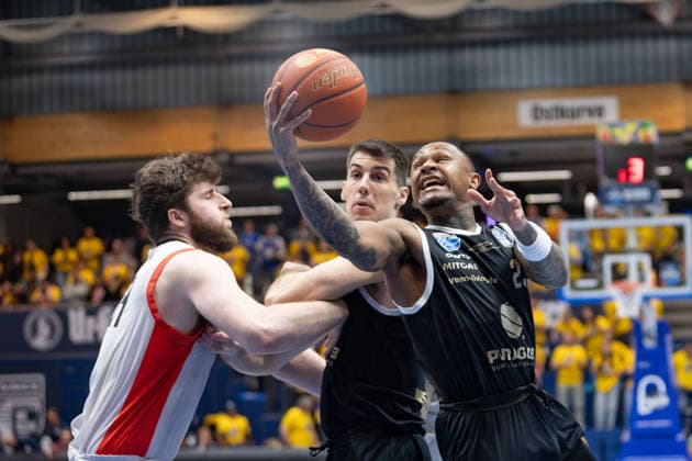 Matt Nicholson MCR, 34 , Jure Planinic MBC, 44 , Charles Callison MBC, 23 , Syntainics MBC vs Manchester Basketball, European North Basketball League, Final Four, Semi-Final 2025 26, Germany England, 22 04 2026 Weissenfels Stadthalle Sachsen Anhalt Germany