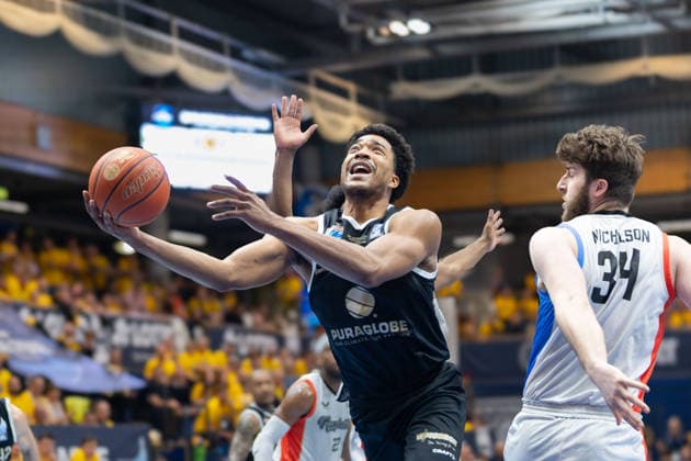 Marcus Foster MBC, 5 , Matt Nicholson MCR, 34 , Syntainics MBC vs Manchester Basketball, European North Basketball League, Final Four, Semi-Final 2025 26, Germany England, 22 04 2026 Weissenfels Stadthalle Sachsen Anhalt Germany