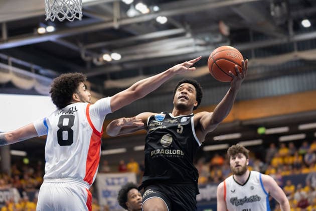 DJ Mitchell MCR, 8 , Marcus Foster MBC, 5 , Syntainics MBC vs Manchester Basketball, European North Basketball League, Final Four, Semi-Final 2025 26, Germany England, 22 04 2026 Weissenfels Stadthalle Sachsen Anhalt Germany