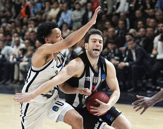 Besiktas GAIN v Cosea JL Bourg - BKT EuroCup ISTANBUL, TURKIYE - APRIL 22: Berk Ugurlu (R) of Besiktas GAIN in action against Darius McGhee (0) of Cosea JL Bourg during the BKT EuroCup Week 17 basketball match between Besiktas GAIN and Cosea JL Bourg at the Besiktas GAIN Sports Complex in Istanbul, Turkiye on April 22, 2026. Esra Bilgin Anadolu Istanbul Turkey. Editorial use only. Please get in touch for any other usage.  Copyright: x2026xAnadoluxEsraxBilginx