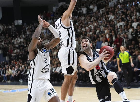 Besiktas GAIN v Cosea JL Bourg - BKT EuroCup ISTANBUL, TURKIYE - APRIL 22: Berk Ugurlu (R) of Besiktas GAIN in action against Darius McGhee (C) of Cosea JL Bourg during the BKT EuroCup Week 17 basketball match between Besiktas GAIN and Cosea JL Bourg at the Besiktas GAIN Sports Complex in Istanbul, Turkiye on April 22, 2026. Esra Bilgin Anadolu Istanbul Turkey. Editorial use only. Please get in touch for any other usage.  Copyright: x2026xAnadoluxEsraxBilginx