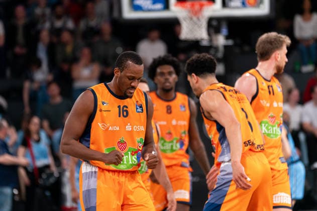 Phillip Greene IV Rostock Seawolves, 16 cheers, GER, Veolia Towers Hamburg vs Rostock Seawolves, Basketball, Bundesliga, Matchday 13, Season 2025 2026, 22 04 2026 GER, Veolia Towers Hamburg vs Rostock Seawolves, Basketball, Bundesliga, Matchday 13, Season 2025 2026, 22 04 2026 Hamburg Copyright: xEibner-Pressefoto MaxxVincenx EP_MVN