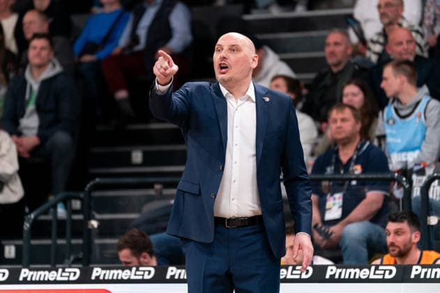 PrzemysÅaw Frasunkiewicz Rostock Seawolves, Coach gives instructions to players, GER, Veolia Towers Hamburg vs Rostock Seawolves, Basketball, Bundesliga, Matchday 13, Season 2025 2026, 22 04 2026 GER, Veolia Towers Hamburg vs Rostock Seawolves, Basketball, Bundesliga, Matchday 13, Season 2025 2026, 22 04 2026 Hamburg Copyright: xEibner-Pressefoto MaxxVincenx EP_MVN