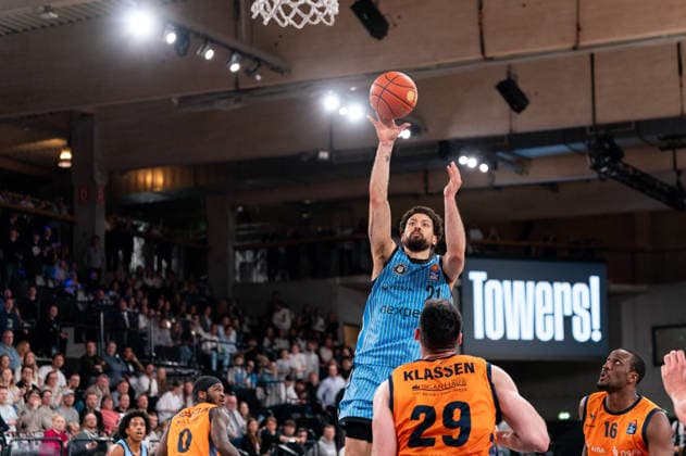 Devon Daniels Veolia Towers Hamburg, 21 on throw, GER, Veolia Towers Hamburg vs Rostock Seawolves, Basketball, Bundesliga, Matchday 13, Season 2025 2026, 22 04 2026 GER, Veolia Towers Hamburg vs Rostock Seawolves, Basketball, Bundesliga, Matchday 13, Season 2025 2026, 22 04 2026 Hamburg Copyright: xEibner-Pressefoto MaxxVincenx EP_MVN