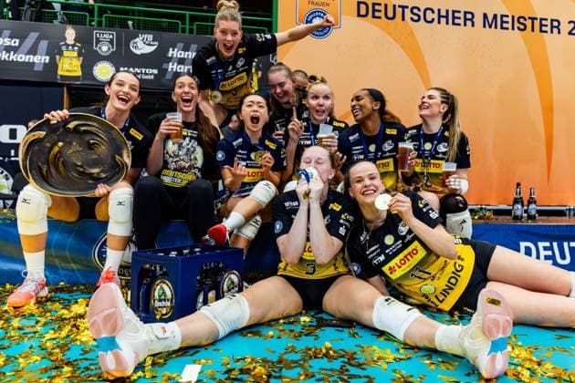 22 04 2026, GER, Volleyball, 1 Bl, Women, Season 25 26, Final PlayOff Best of 5 , VfB 91 Suhl Lotto Thueringen Dresdner SC der VfB 91 Suhl Lotto Thueringen gewinnt die PlayOffs 98527 Suhl Sporthalle Wolfsgrube Thüringen Germany