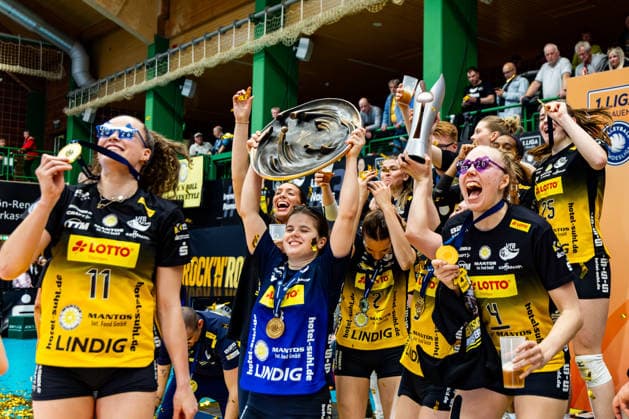 22 04 2026, GER, Volleyball, 1 Bl, Women, Season 25 26, Final PlayOff Best of 5 , VfB 91 Suhl Lotto Thueringen Dresdner SC der VfB 91 Suhl Lotto Thueringen gewinnt die PlayOffs 98527 Suhl Sporthalle Wolfsgrube Thüringen Germany