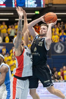 Max Jones MCR, 2 , Spencer Reaves MBC, 31 , Syntainics MBC vs Manchester Basketball, European North Basketball League, Final Four, Semi-Final 2025 26, Germany England, 22 04 2026 Weissenfels Stadthalle Sachsen Anhalt Germany