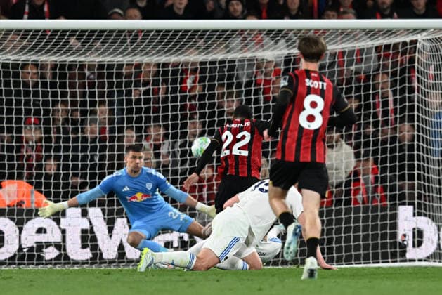 Bournemouth v Leeds United, Premier League Goal 1-0 - Eli Junior Kroupi (22) of AFC Bournemouth scores the opening goal beating Karl Darlow (26) of Leeds United during the Premier League match between Bournemouth and Leeds United at the Vitality Stadium, Bournemouth, UK on 22 April 2026. Bournemouth Vitality Stadium Dorset UK Editorial use only DataCo restrictions apply See www.football-dataco.com , Copyright: xGrahamxHuntx PSI-24147-0081