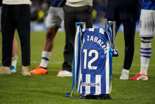 Copa del Rey trophy with Aitor Zabaleta jersey seen during LaLiga EA Sports game between teams of Real Sociedad and Getafe CF (Mickael Ducint Ball Raw Images) San Sebastian Estadio Anoeta Spain Copyright: xMickaelxDucintx mickaelducint_sociedad_getafe020