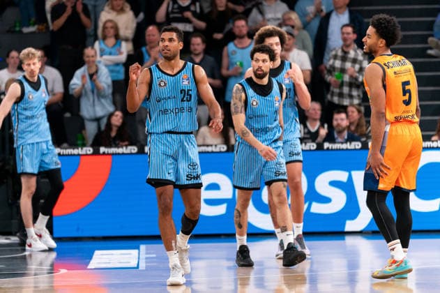 Kenneth Ogbe Veolia Towers Hamburg, 25 cheers, GER, Veolia Towers Hamburg vs Rostock Seawolves, Basketball, Bundesliga, Matchday 13, Season 2025 2026, 22 04 2026 GER, Veolia Towers Hamburg vs Rostock Seawolves, Basketball, Bundesliga, Matchday 13, Season 2025 2026, 22 04 2026 Hamburg Copyright: xEibner-Pressefoto MaxxVincenx EP_MVN