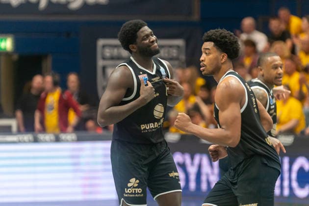 Khyri Thomas Syntainics MBC, 00 cheers after a successful free throw GER, Syntainics MBC vs Manchester Basketball Club, Basketball, European North Basketball League, Semi-finals, 2025 2026 season, 22 04 2026 GER, Syntainics MBC vs Manchester Basketball Club, Basketball, European North Basketball League, Semi-finals, 2025 2026 season, 22 04 2026 Weissenfels Copyright: xEibner-Pressefoto PiaxSchindlerx EP_PSR