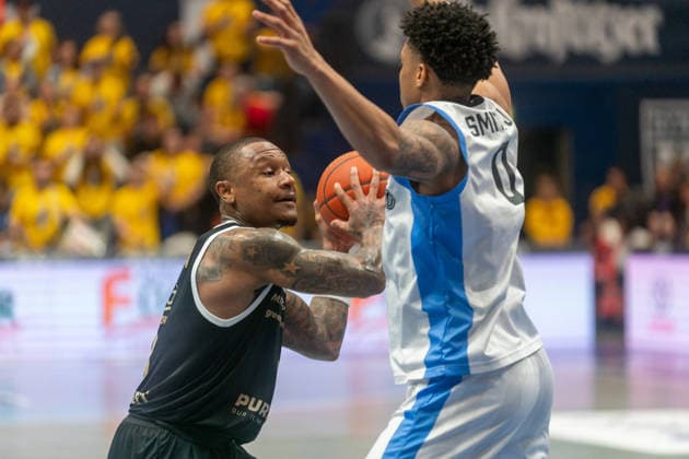 Charles Callison Syntainics MBC, 23 in duel against Pjay Smith Manchester Basketball Club, 00 GER, Syntainics MBC vs Manchester Basketball Club, Basketball, European North Basketball League, semi-finals, 2025 2026 season, 22 04 2026 GER, Syntainics MBC vs Manchester Basketball Club, Basketball, European North Basketball League, semi-finals, 2025 2026 season, 22 04 2026 Weissenfels Copyright: xEibner-Pressefoto PiaxSchindlerx EP_PSR