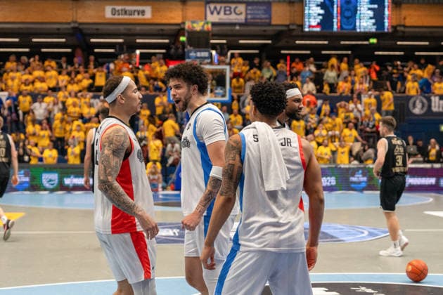 Cheers at Manchester after the final whistle GER, Syntainics MBC vs Manchester Basketball Club, Basketball, European North Basketball League, Semi-finals, 2025 2026 season, 22 04 2026 GER, Syntainics MBC vs Manchester Basketball Club, Basketball, European North Basketball League, Semi-finals, 2025 2026 season, 22 04 2026 Weissenfels Copyright: xEibner-Pressefoto PiaxSchindlerx EP_PSR