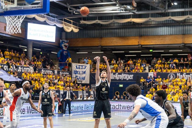 GER, ENBL VIMODROM Final 4, Semifinal 2, SYNTAINICS MBC Manchester Basketball 22 04 2026, Stadthalle, Weißenfels, GER, ENBL VIMODROM Final 4, Semifinal 2, SYNTAINICS MBC Manchester Basketball Kresimir Nikic Syntainics MBC, 9 on a free throw Â Photo Alexander Trienitz Weißenfels Stadthalle Sachsen Anhalt Germany