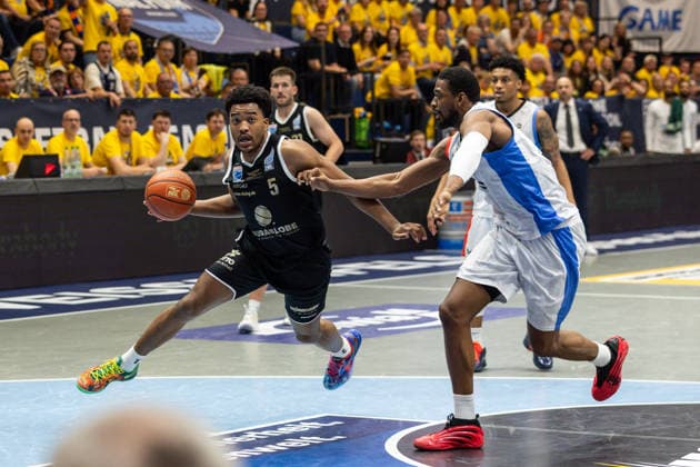 GER, ENBL VIMODROM Final 4, Semi-Final 2, SYNTAINICS MBC Manchester Basketball 22 04 2026, Stadthalle, Weißenfels, GER, ENBL VIMODROM Final 4, Semi-Final 2, SYNTAINICS MBC Manchester Basketball Khyri Thomas Syntainics MBC, 0 Marcus Foster Syntainics MBC, 5 , Othniel Shelton Manchester Basketball, 30 Â Photo Alexander Trienitz Weißenfels Stadthalle Sachsen Anhalt Germany