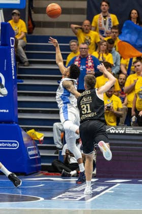 GER, ENBL VIMODROM Final 4, Semi-Final 2, SYNTAINICS MBC Manchester Basketball 22 04 2026, Stadthalle, Weißenfels, GER, ENBL VIMODROM Final 4, Semi-Final 2, SYNTAINICS MBC Manchester Basketball Pjay Smith Jr Manchester Basketball, 0 , Spencer Reaves Syntainics MBC, 31 Â Photo Alexander Trienitz Weißenfels Stadthalle Sachsen Anhalt Germany