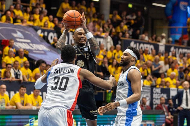 GER, ENBL VIMODROM Final 4, Semi-Final 2, SYNTAINICS MBC Manchester Basketball 22 04 2026, Stadthalle, Weißenfels, GER, ENBL VIMODROM Final 4, Semi-Final 2, SYNTAINICS MBC Manchester Basketball Charles Callison Syntainics MBC, 23 , Othniel Shelton Manchester Basketball, 30 Â Photo Alexander Trienitz Weißenfels Stadthalle Sachsen Anhalt Germany