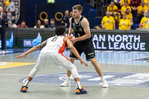 GER, ENBL VIMODROM Final 4, Semi-Final 2, SYNTAINICS MBC Manchester Basketball 22 04 2026, Stadthalle, Weißenfels, GER, ENBL VIMODROM Final 4, Semi-Final 2, SYNTAINICS MBC Manchester Basketball Spencer Reaves Syntainics MBC, 31 , Pjay Smith Jr Manchester Basketball, 0 Â Photo Alexander Trienitz Weißenfels Stadthalle Sachsen Anhalt Germany