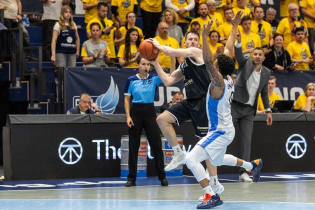 GER, ENBL VIMODROM Final 4, Semi-Final 2, SYNTAINICS MBC Manchester Basketball 22 04 2026, Stadthalle, Weißenfels, GER, ENBL VIMODROM Final 4, Semi-Final 2, SYNTAINICS MBC Manchester Basketball Spencer Reaves Syntainics MBC, 31 , Pjay Smith Jr Manchester Basketball, 0 Â Photo Alexander Trienitz Weißenfels Stadthalle Sachsen Anhalt Germany