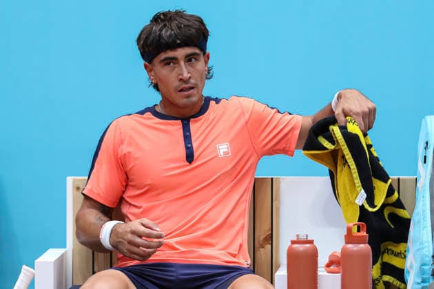 April 22, 2026, Madrid, Madrid, Spain: Alberto Comesana of Argentina plays against Tomas Machac Of Czech Republic during the Mutua Madrid Open 2026, ATP, Tennis Herren Masters 1000 and WTA, Tennis Damen 1000, at La Caja Magica on April 22, 2026 in Madrid, Spain. Madrid Spain - ZUMAa181 20260422_zaa_a181_414 Copyright: xIrinaxR.xHipolitox