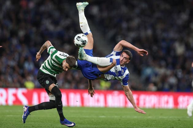 Porto, 22 04 2026 Futebol Clube do Porto hosted Sporting Clube de Portugal tonight at the Estadio do Dragao in the second leg of the 2025 26 Portuguese Cup semi-final.Zeno Debast ; Deniz Gul (Miguel Pereira) NI213012MIGUELPEREIRA6807-2 Porto Portugal Copyright: xMiguelxPereirax